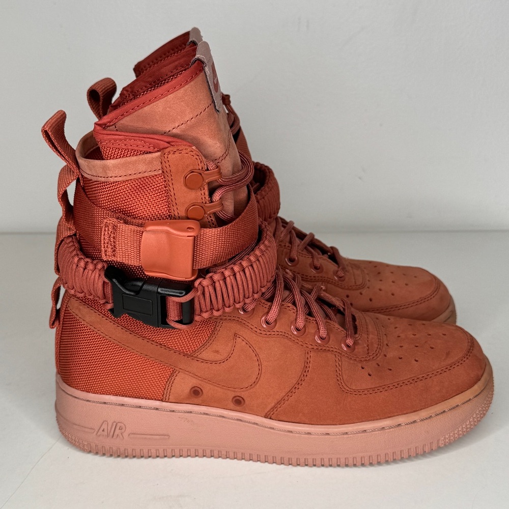 Nike High Top Sneakers in‎ Bold Red